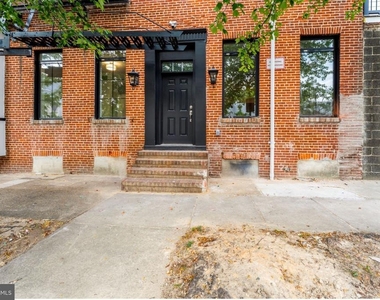 1100 W Lafayette Avenue - Photo Thumbnail 1