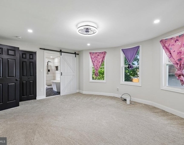 5362 Liberty Heights Avenue - Photo Thumbnail 14