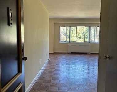4201 Cathedral Avenue Nw - Photo Thumbnail 7