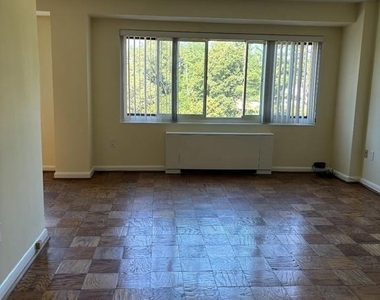 4201 Cathedral Avenue Nw - Photo Thumbnail 10