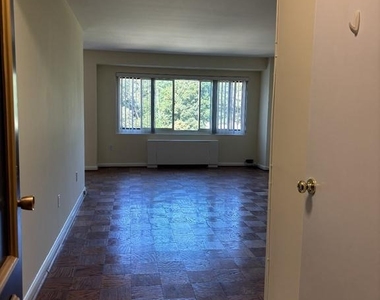 4201 Cathedral Avenue Nw - Photo Thumbnail 9