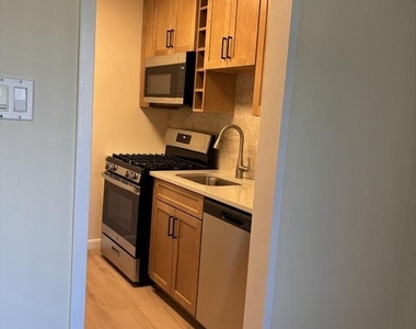 4201 Cathedral Avenue Nw - Photo Thumbnail 13