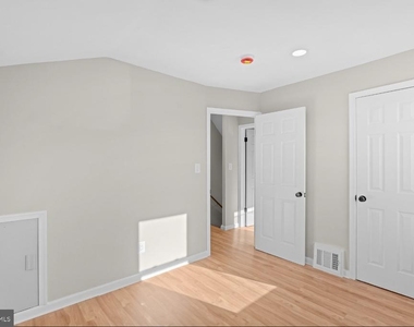 852 50th Place Ne - Photo Thumbnail 21