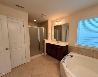 132 Concordia Woods Drive - Photo Thumbnail 16