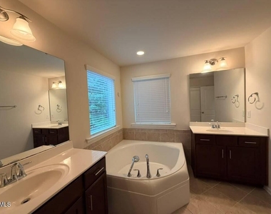 132 Concordia Woods Drive - Photo Thumbnail 17