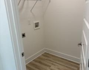 204 E Mill Street - Photo Thumbnail 6