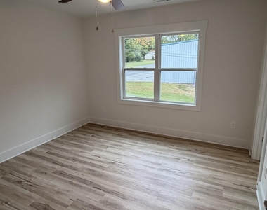 204 E Mill Street - Photo Thumbnail 12