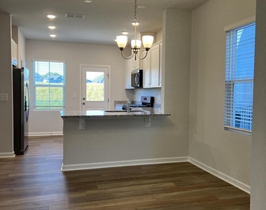 717 Branthurst - Photo Thumbnail 4