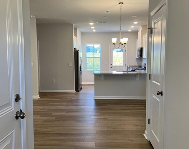717 Branthurst - Photo Thumbnail 3