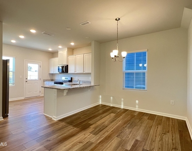 717 Branthurst - Photo Thumbnail 7