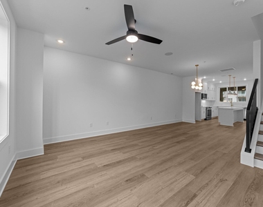 710 W North Street - Photo Thumbnail 11