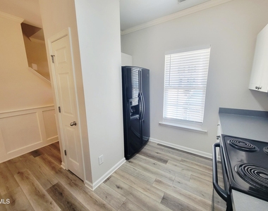 2405 Bay Harbor Drive - Photo Thumbnail 5