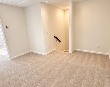 1616 Mirth Court - Photo Thumbnail 8