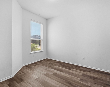 13413 Abigail Adams St - Photo Thumbnail 7