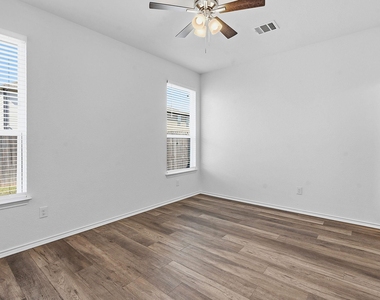 13413 Abigail Adams St - Photo Thumbnail 6