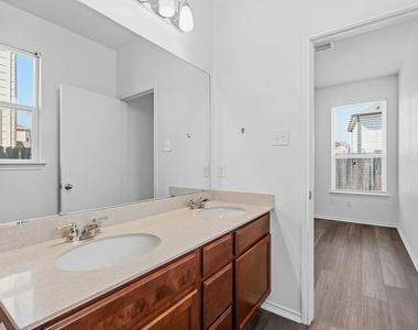 13413 Abigail Adams St - Photo Thumbnail 10