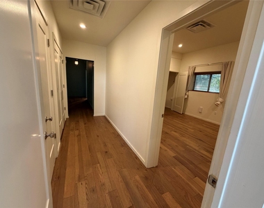 4825 Weidemar Ln - Photo Thumbnail 7