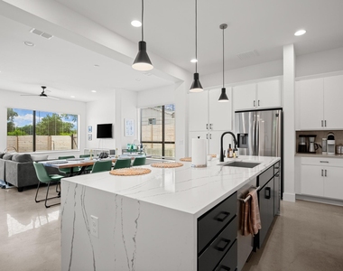 1006 Winsted Ln - Photo Thumbnail 10