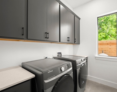 1006 Winsted Ln - Photo Thumbnail 11
