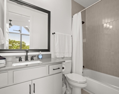 1006 Winsted Ln - Photo Thumbnail 20