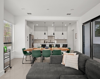 1006 Winsted Ln - Photo Thumbnail 8