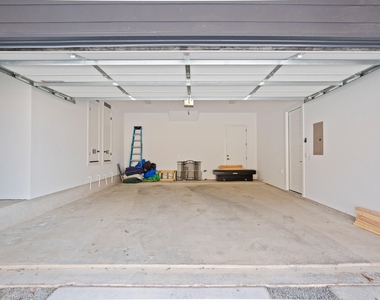 1006 Winsted Ln - Photo Thumbnail 37
