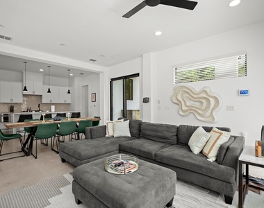 1006 Winsted Ln - Photo Thumbnail 7