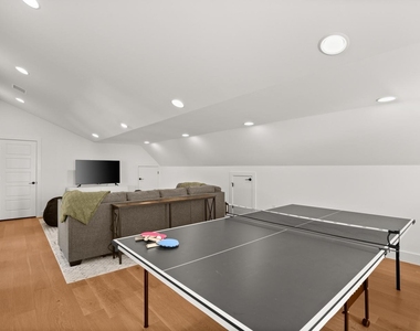 1006 Winsted Ln - Photo Thumbnail 36