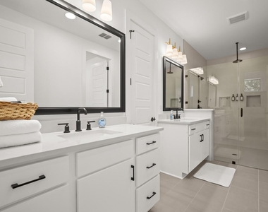 1006 Winsted Ln - Photo Thumbnail 16