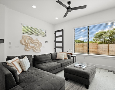 1006 Winsted Ln - Photo Thumbnail 6