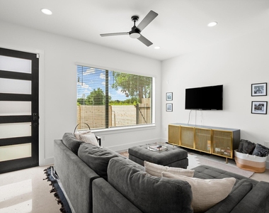 1006 Winsted Ln - Photo Thumbnail 4