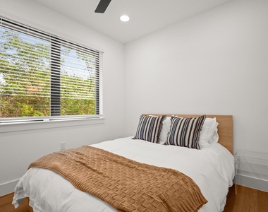 1006 Winsted Ln - Photo Thumbnail 24