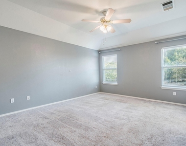112 Maplewood N - Photo Thumbnail 15