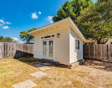 112 Maplewood N - Photo Thumbnail 1