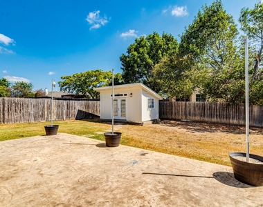 112 Maplewood N - Photo Thumbnail 28