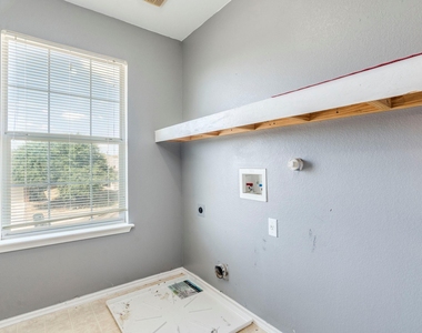 112 Maplewood N - Photo Thumbnail 20