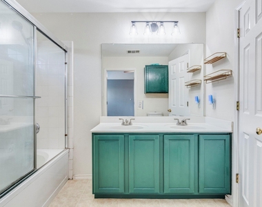 112 Maplewood N - Photo Thumbnail 16