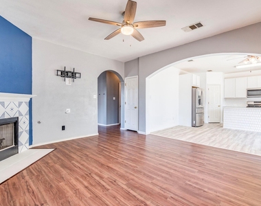 112 Maplewood N - Photo Thumbnail 11