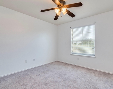 112 Maplewood N - Photo Thumbnail 22