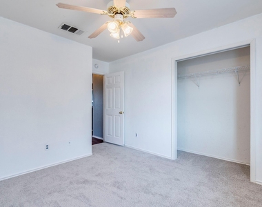 112 Maplewood N - Photo Thumbnail 18