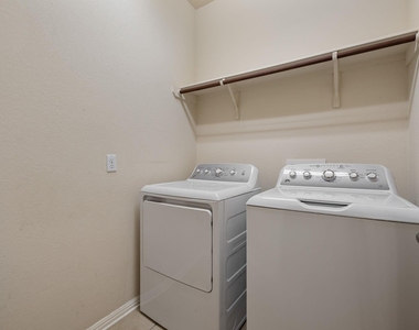216 Cherry Laurel Dr - Photo Thumbnail 17