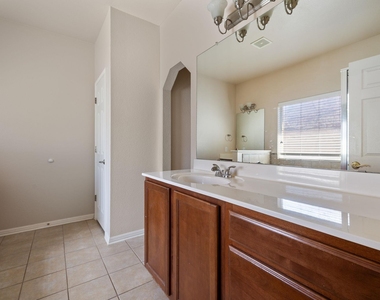 216 Cherry Laurel Dr - Photo Thumbnail 9