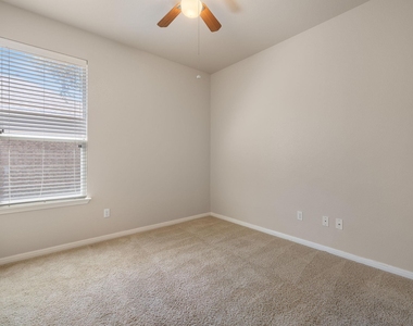 216 Cherry Laurel Dr - Photo Thumbnail 13