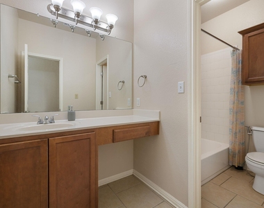 216 Cherry Laurel Dr - Photo Thumbnail 12