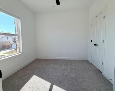 4504 Sea Salt Dr - Photo Thumbnail 9
