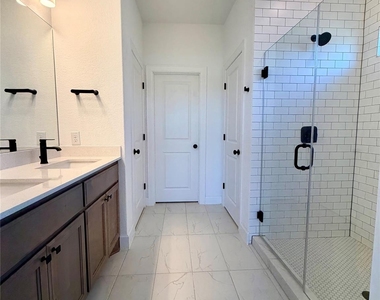 4504 Sea Salt Dr - Photo Thumbnail 4