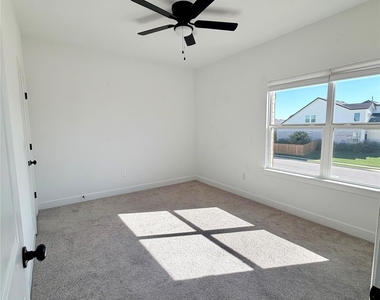 4504 Sea Salt Dr - Photo Thumbnail 8