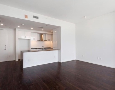 301 West Ave - Photo Thumbnail 4