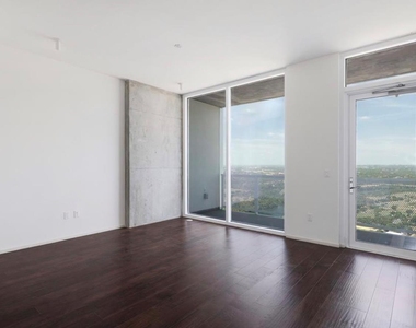 301 West Ave - Photo Thumbnail 2