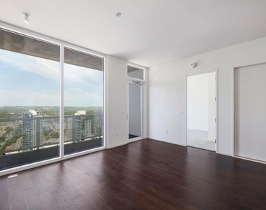 301 West Ave - Photo Thumbnail 3